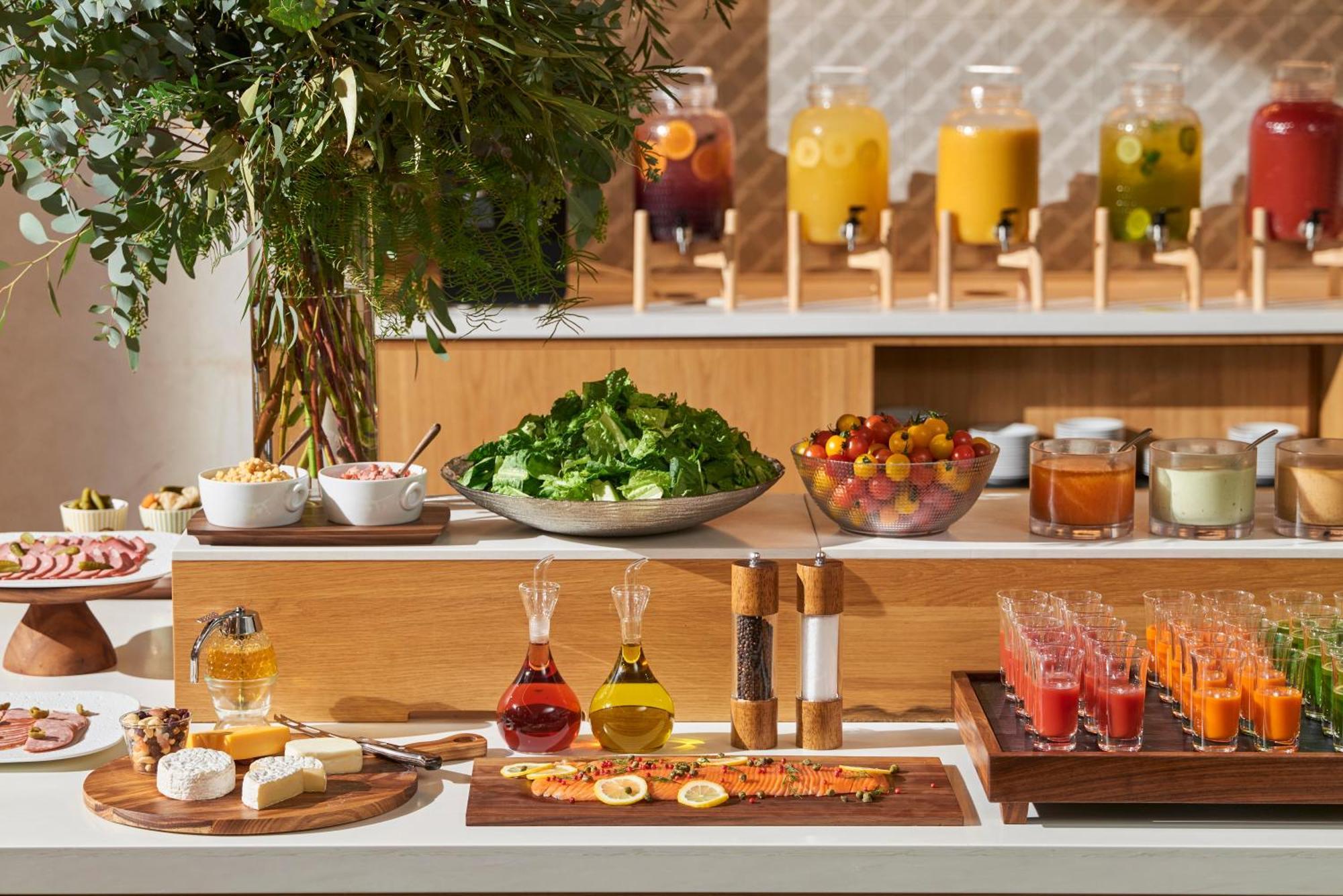 Omo7 Osaka By Hoshino Resorts Экстерьер фото A salad bar